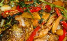 尖椒炒鯽魚