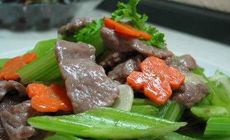 西芹炒牛肉